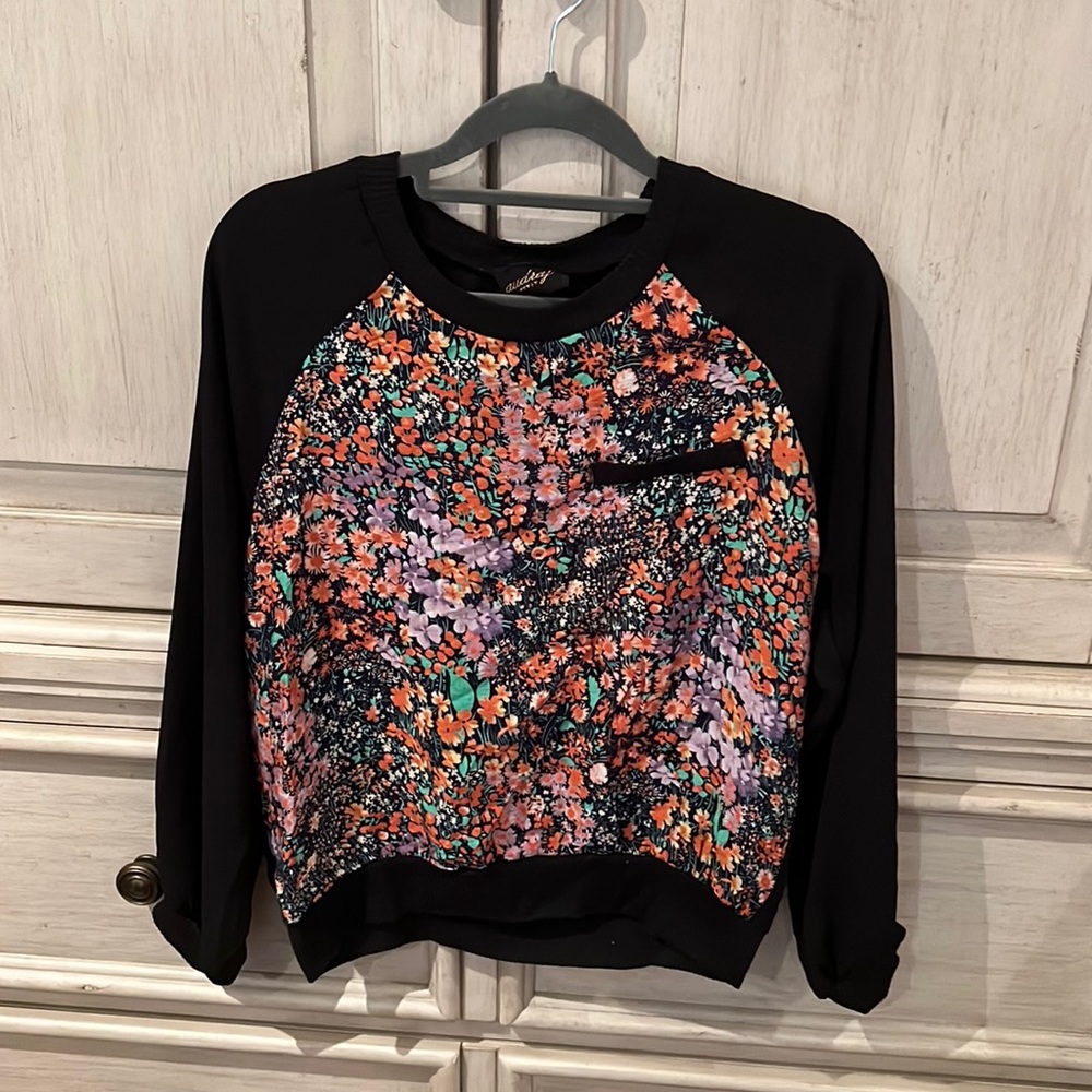 Beautiful top. Worn but in great condition.